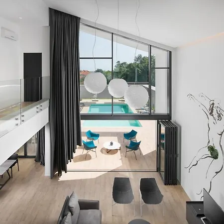 فيلة Sleeps 8 With Pool Air Con And Wifi