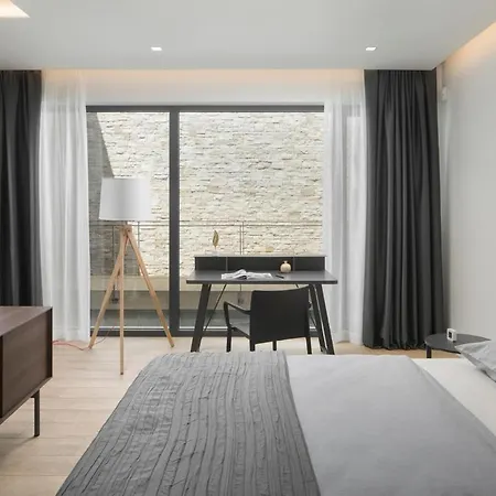Sleeps 8 With Pool Air Con And Wifi فيلة Ližnjan