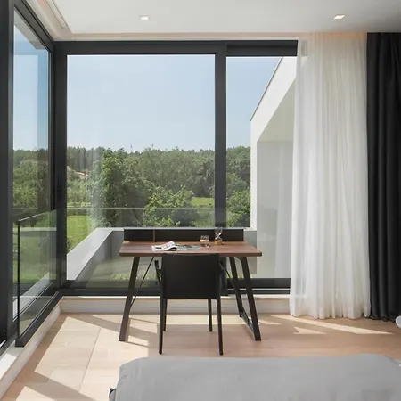 Vila Sleeps 8 With Pool Air Con And Wifi Ližnjan