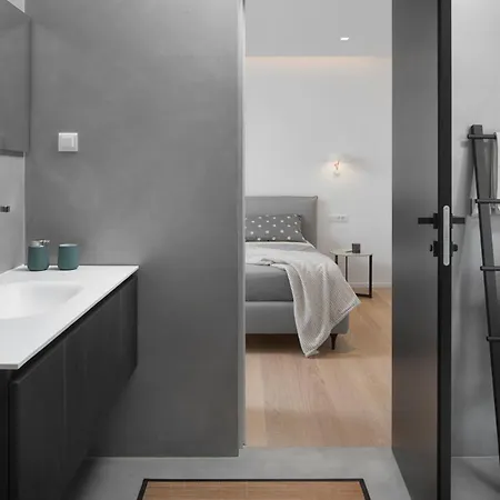 Sleeps 8 With Pool Air Con And Wifi فيلة *