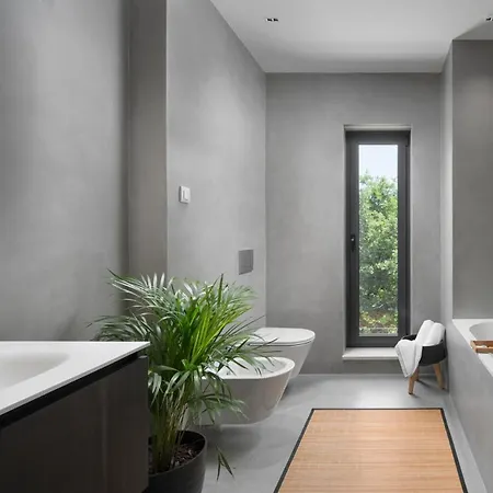 Sleeps 8 With Pool Air Con And Wifi *